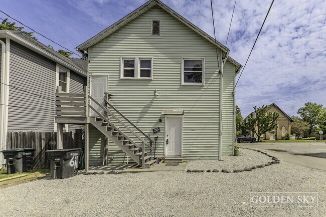 Building Photo - 611 West Jackson Street #3