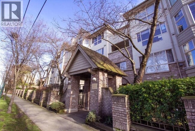 Building Photo - 5650 Oak St