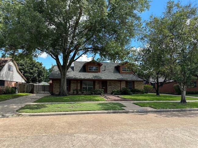 Building Photo - 8322 Edgemoor Dr