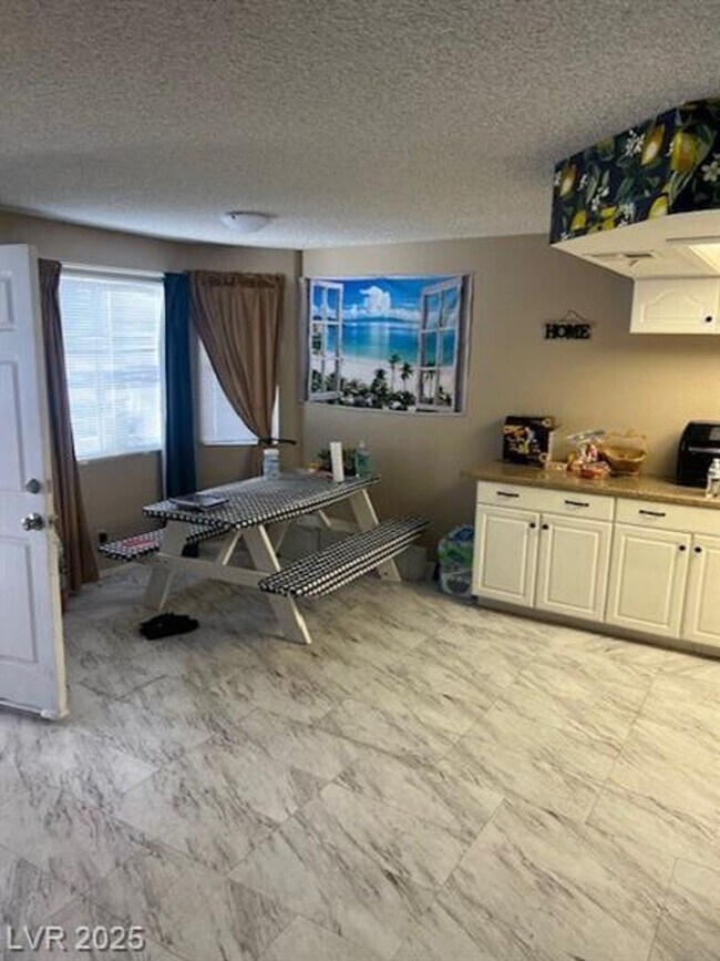 Foto del edificio - A very Nice and Clean 2 Bedroom, 2 Bathroo...