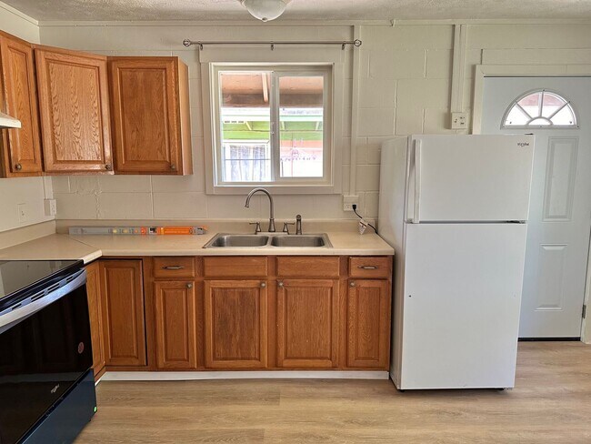 Building Photo - 453 W Papa Ave