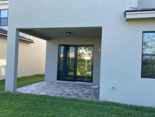 Building Photo - 6004 Oceanaire Way