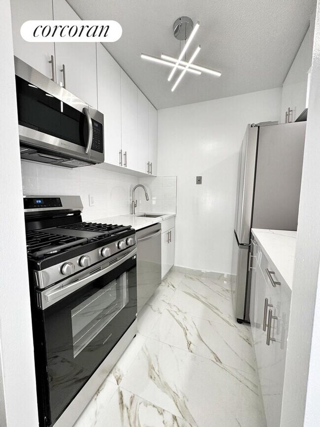 Foto del edificio - 301 E 45th St