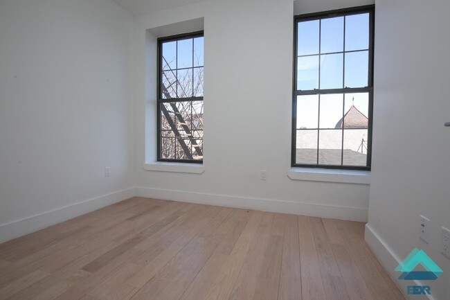 Foto del edificio - 1319 Bedford Ave