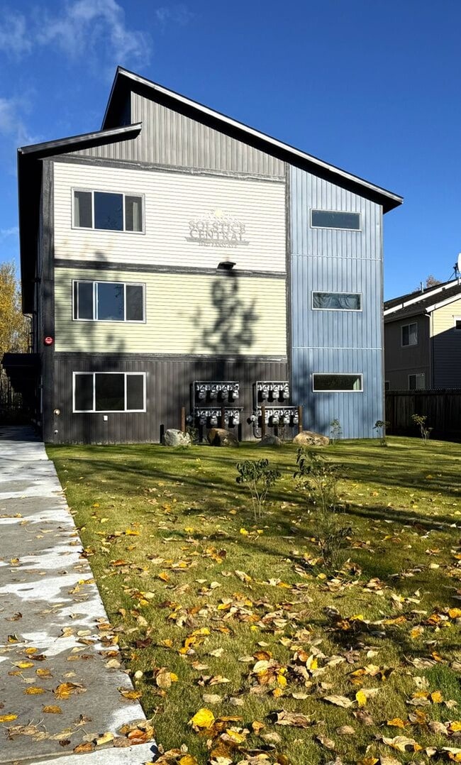 Building Photo - 16427 Farm Ave