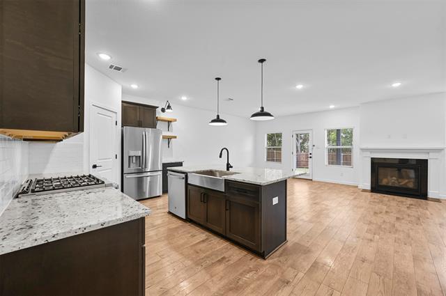 Foto del edificio - 1428 Victoria St