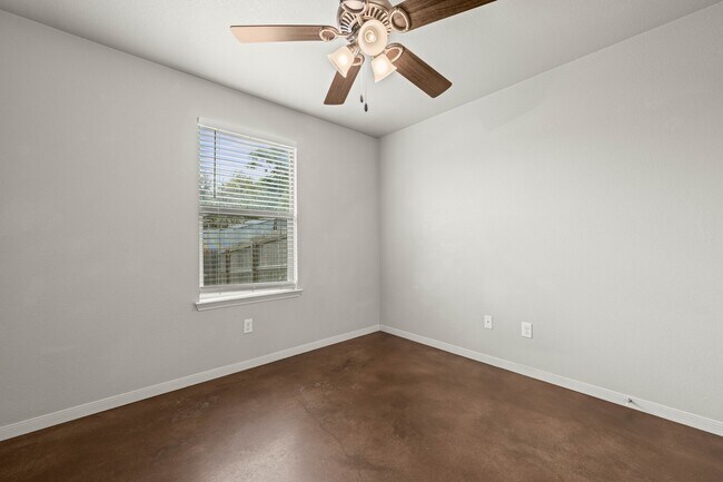 Building Photo - 1521 Aztec Trce