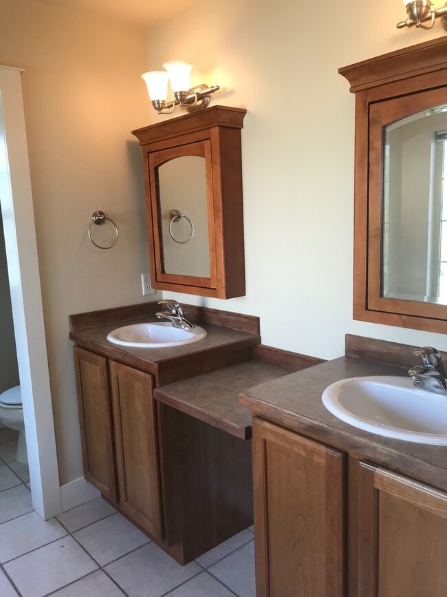Building Photo - Open and Bright! 4 Bedroom 2.5 Bath House ...