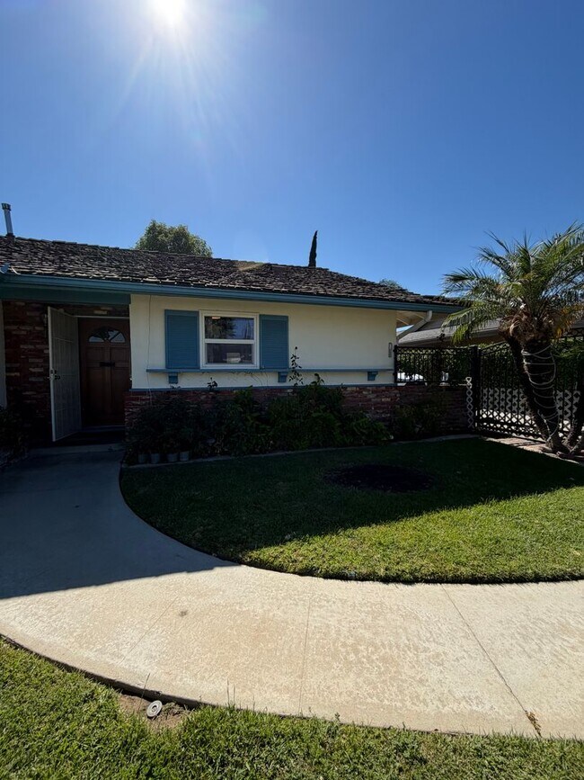 Building Photo - Spacious 4 Bedroom Home