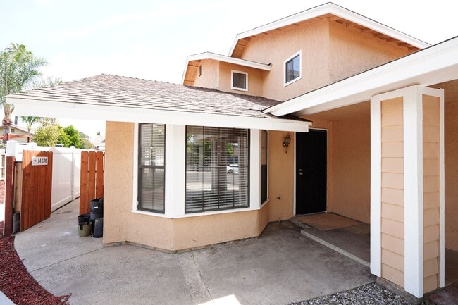 Foto del edificio - 14696 Joshua Tree Ave