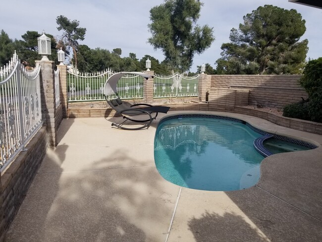 Foto del edificio - BEAUTIFUL POOL HOME ON THE LVCC GOLF COURSE