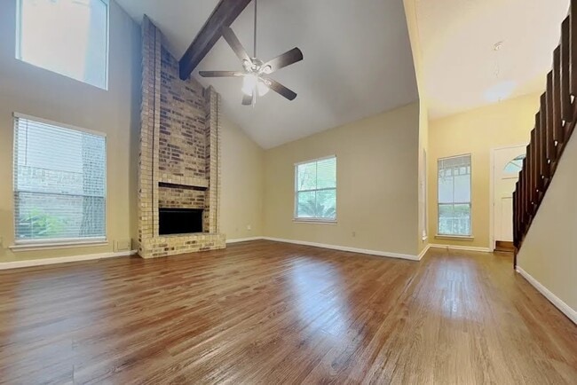 Building Photo - 11 Brentwood Oaks Ct
