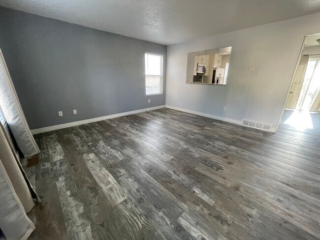 Building Photo - Beautiful Eagle Mountain townhome for rent!