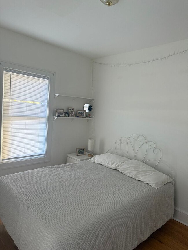 Foto del edificio - 1067-1069 Saint Clair Avenue