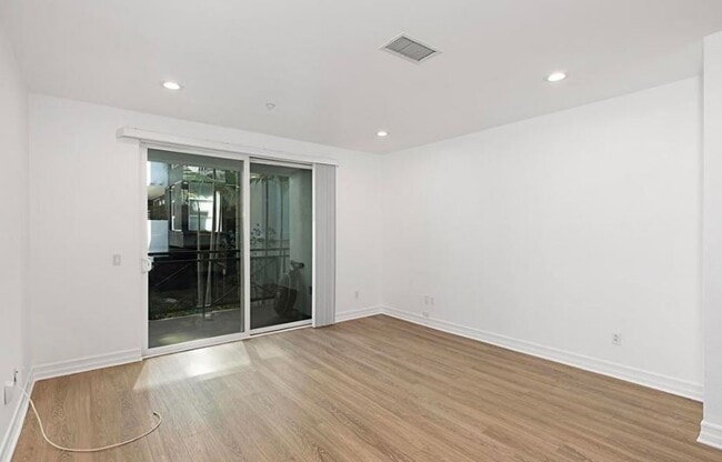Building Photo - 525 Eleventh Ave