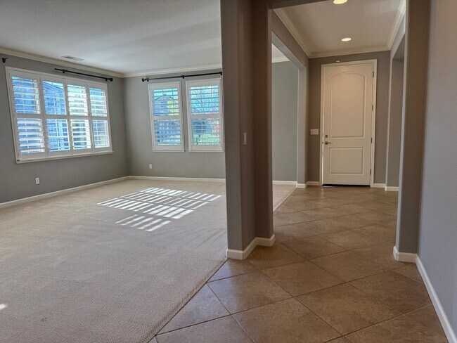 Building Photo - Beautiful 3 bedroom in Whitney Ranch