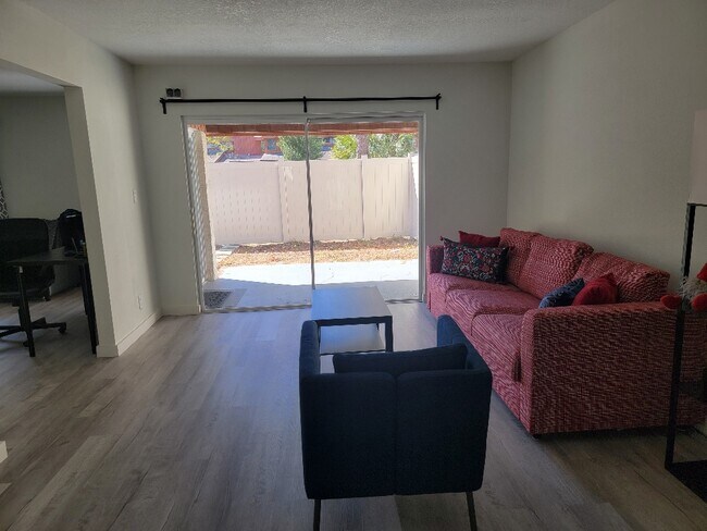 Foto del edificio - 2056 Sunset Point Rd