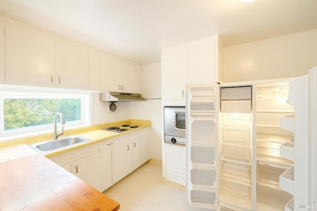 Building Photo - 34 Sunrise Ave