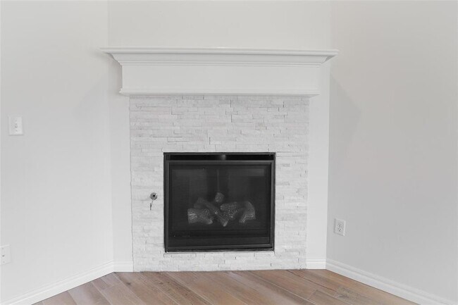 Foto del edificio - 8201 Mountain Oak Dr