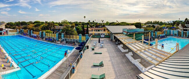 Building Photo - 1967 18th St