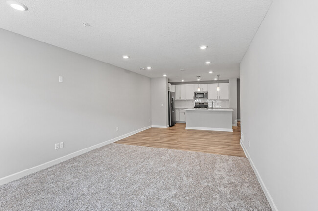 Building Photo - 10884 Everest Pl N