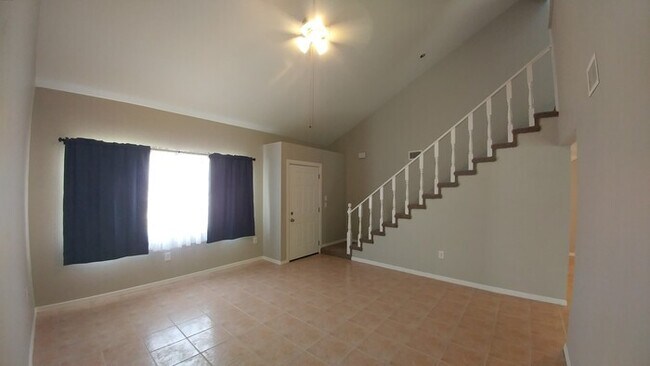Building Photo - Large 5 bedroom home on big lot