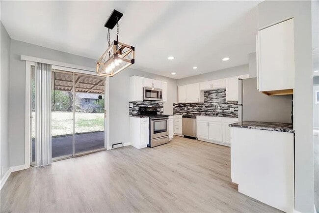 Building Photo - Don’t Miss This Updated 3-Bedroom Home