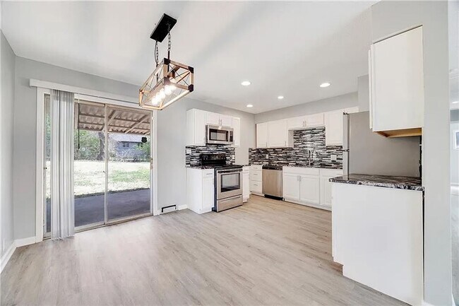 Foto del edificio - Don’t Miss This Updated 3-Bedroom Home