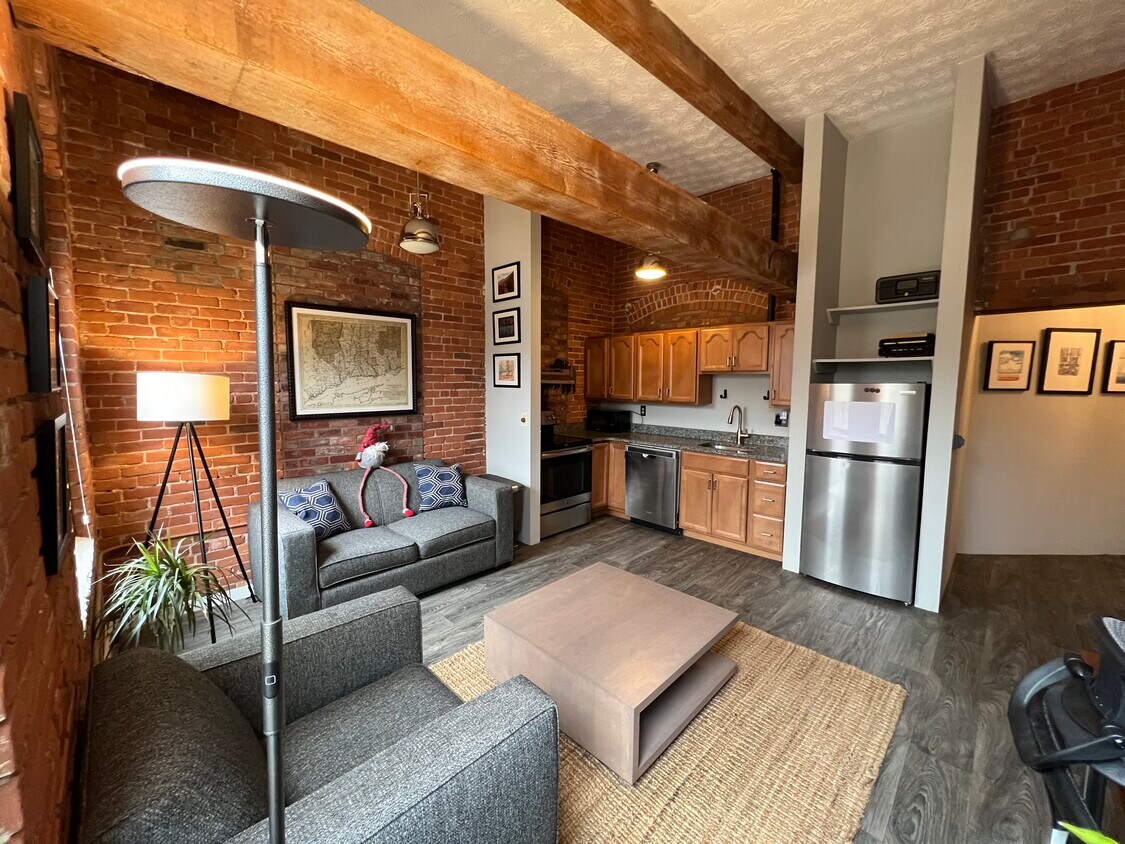 Foto principal - 222 Williams St E