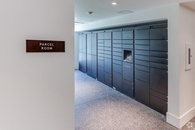 Lobby Photo - Comma King George