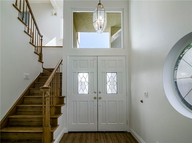 Building Photo - 25035 Eaton Ln