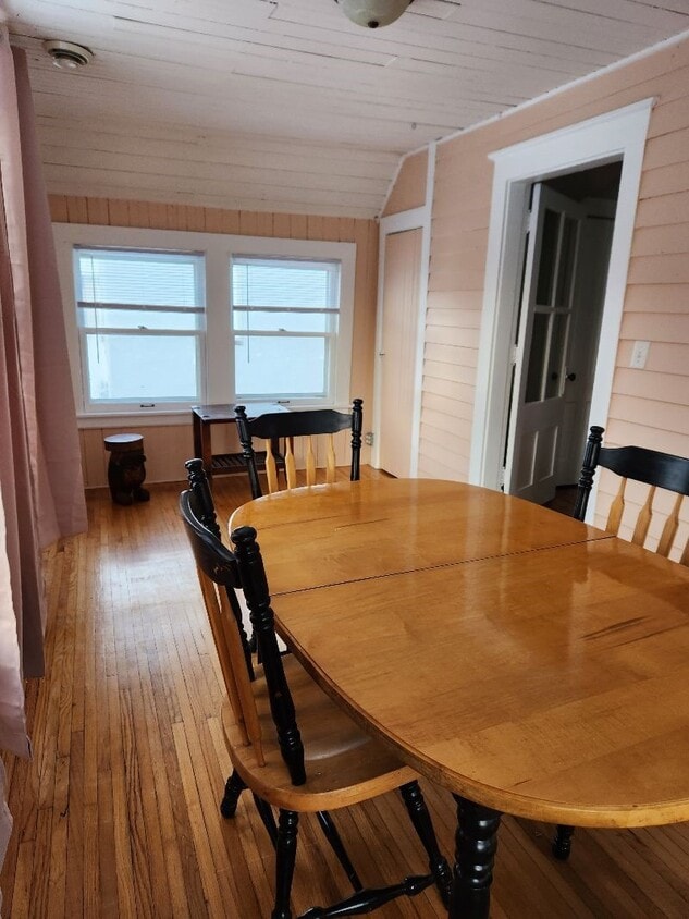 Sunroom - 2823 11th Ave S