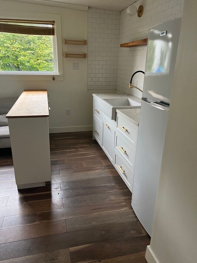 Foto del edificio - Convenient Location 1 Bed, 1 Bath in Belli...