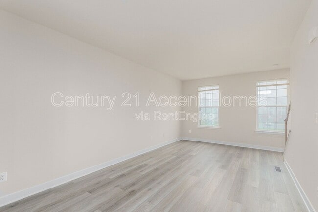 Building Photo - 14020 Sunrise Valley Dr