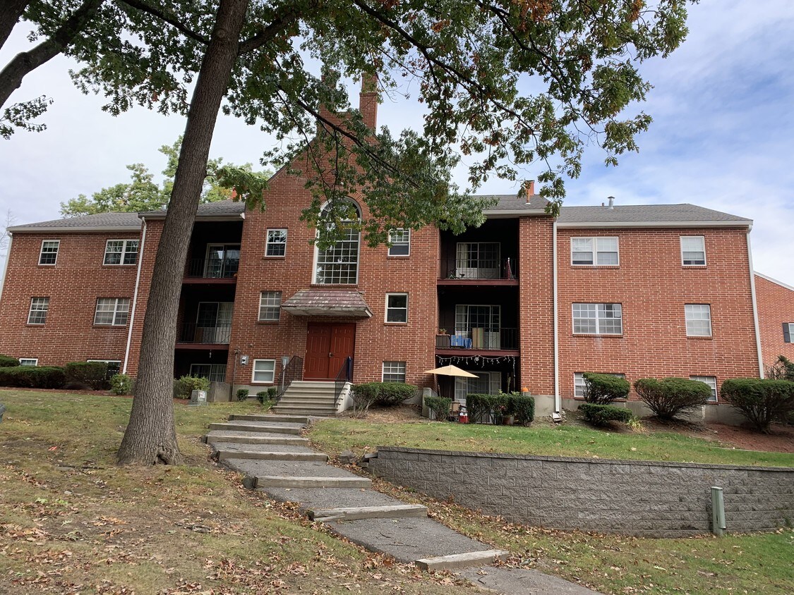 6 Louisburg Square, Nashua, NH 03060 Condo for Rent in Nashua, NH