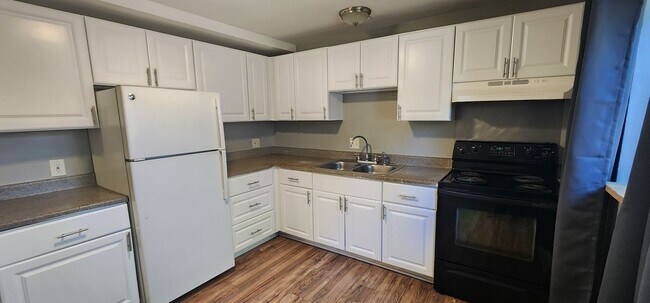 Building Photo - 7095 W 13th Ave