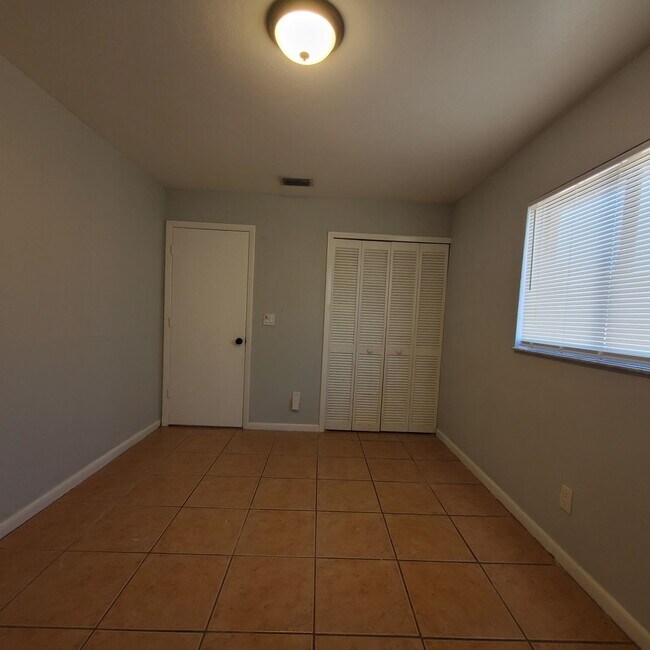 Foto del edificio - 419/421 Hancock Bridge Parkway