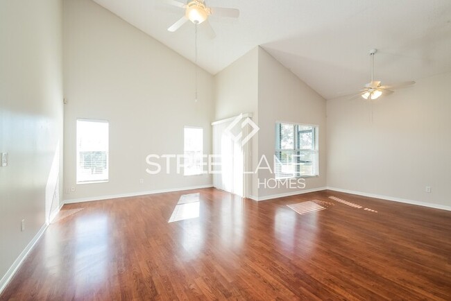Building Photo - Spacious 4 bedroom home in Apopka!