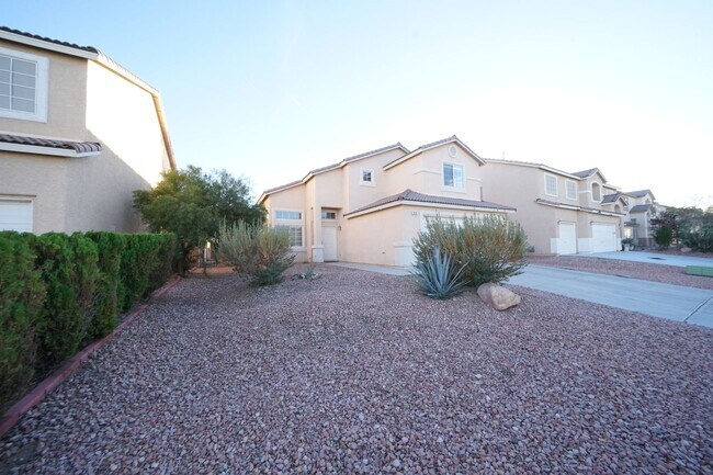 Foto del edificio - Great 3 bed 2.5 bath two story home in gat...