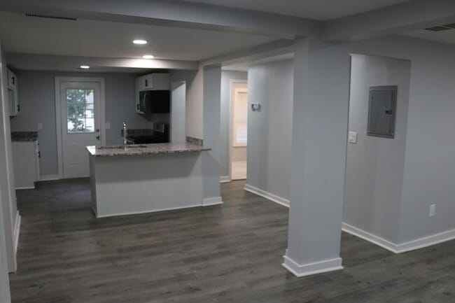 Building Photo - 2040 Penelope St NW