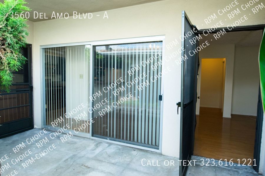 Primary Photo - Large 3bd/2ba Front House 1700sqft with wa...
