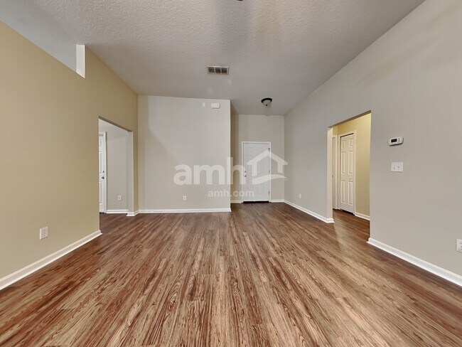 Foto del edificio - 1927 River Rock Rd