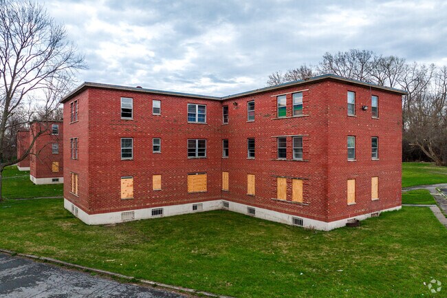 Building Photo - The Summit Apartments