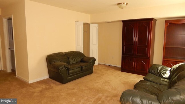 Building Photo - 643 Jacobsen Cir