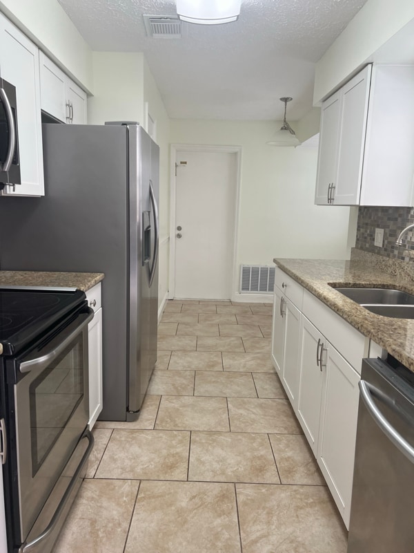 Building Photo - 8622 Brackenwood Dr