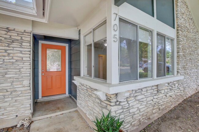 Foto del edificio - 705 Huntingdon Pl