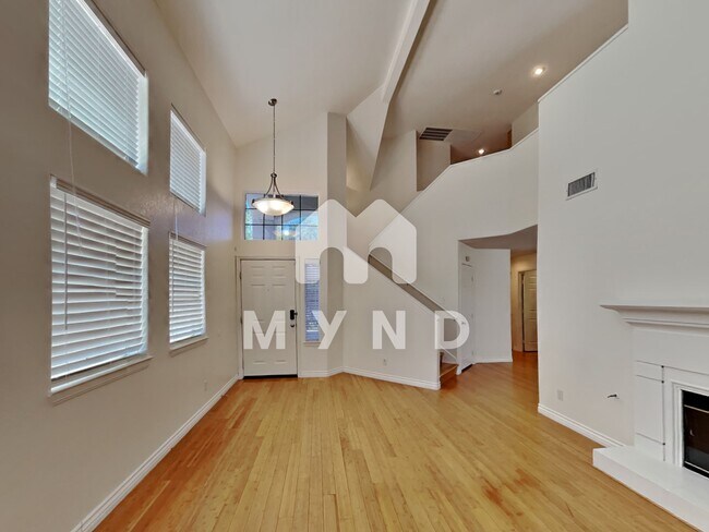 Building Photo - 1700 Glenwillow Dr