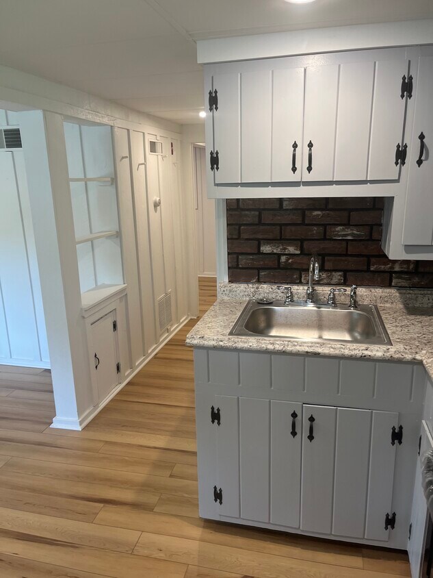 Foto principal - 223 Beaver Hill Rd