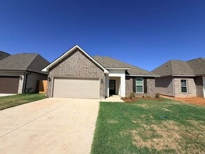 Building Photo - 816 Venecia Dr