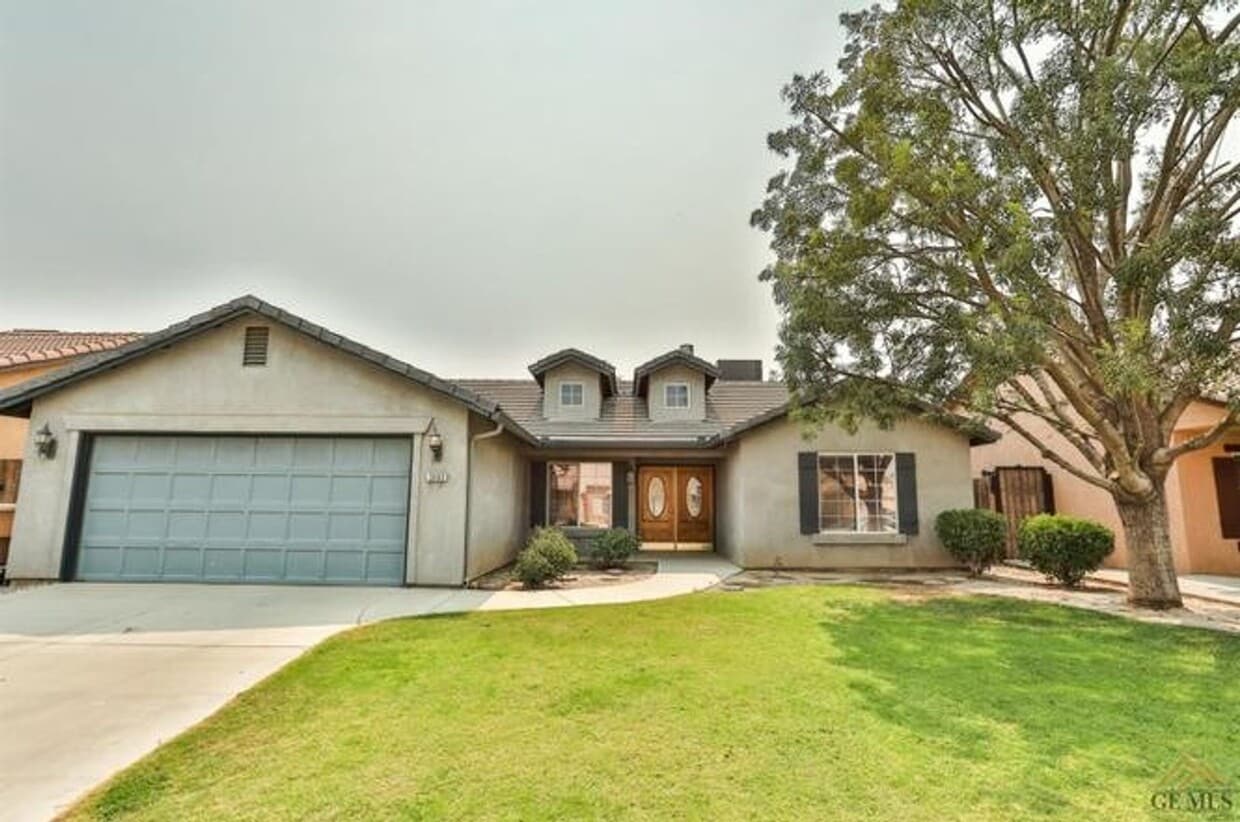 Primary Photo - Charming 4 Bedroom Home in Southwest!